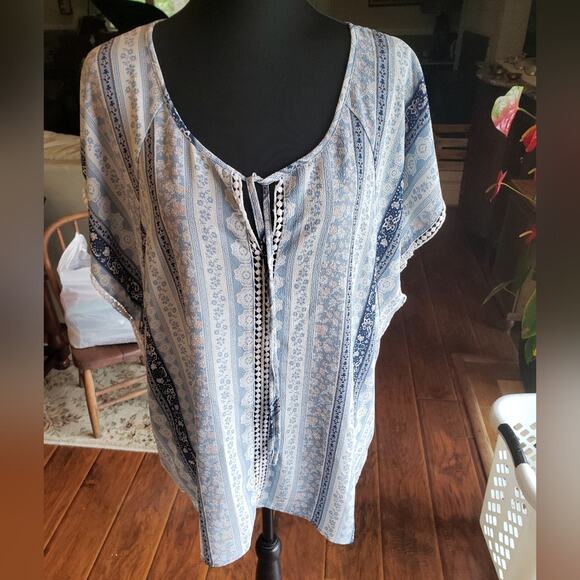 Easel S white blue and‎ tan tie in front - Picture 1 of 5